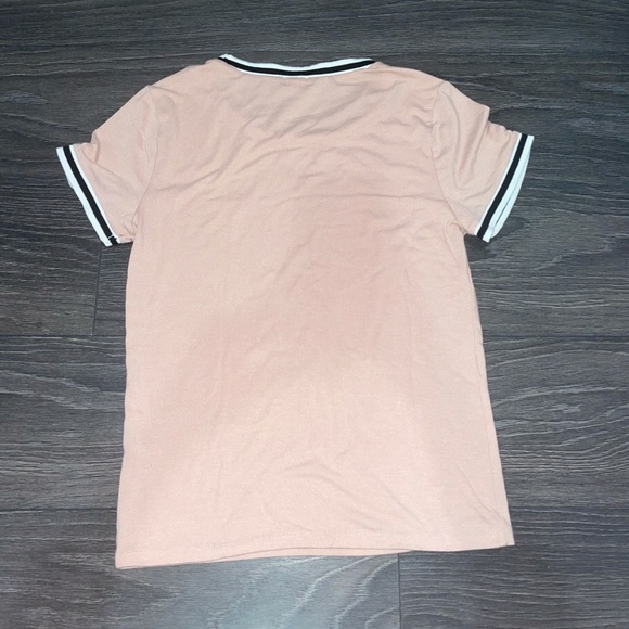 I am selling a T-shirt from guess! - Picture 2 of 2